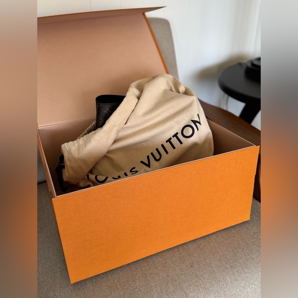 Louis Vuitton | NéoNoé MM Bucket Bag in Monogram - Picture 14 of 16